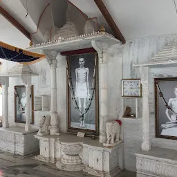 Shrimad Rajchandra Ashram + Adishwar Shwetambar Jain Mandir