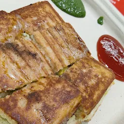 Shyam Sandwich k k bafna arcade janjeerwala square Indore