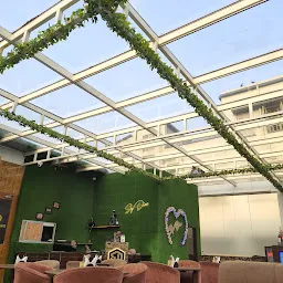 Skydine Rooftop Cafe, Restaurant and Lounge