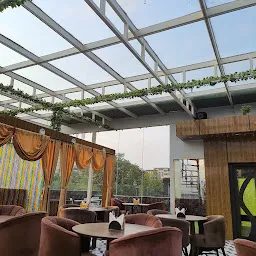 Skydine Rooftop Cafe, Restaurant and Lounge