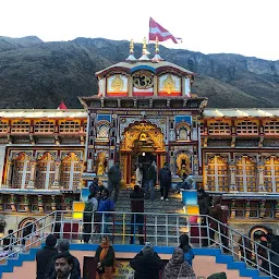 Smiley Holidayz - Travel Agent | Taxi | Chardham Yatra Package | Best Travel Agent In Haridwar