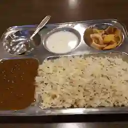 Amritsari Chhole Bhature & Kulche