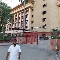 SR Hospital,Prof Rauf
