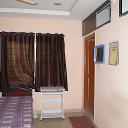 SREE ADITYA LUXURY MEN'S HOSTEL