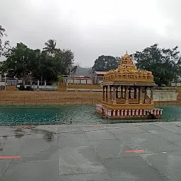 Sri Jagadguru Sankaraachaarya Sannidhi