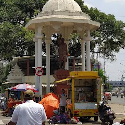 Statue of Rajiv Gandhi .