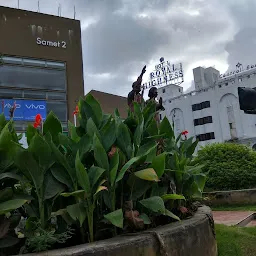 Statue Of Rajiv Gandhi & Indira Gandhi