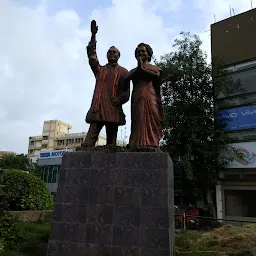Statue Of Rajiv Gandhi & Indira Gandhi