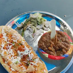 Sunil's chole kulche (paneer wale kulche)