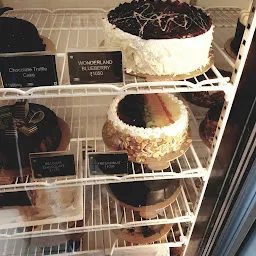 Super Donuts: American Eatery and Bakery