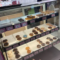 Super Donuts - American Eatery and Bakery