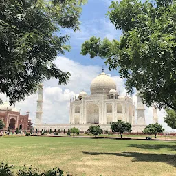 Taj Holiday Tour