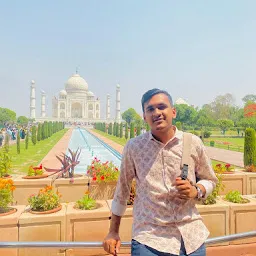 Taj Mahal Agra Tour Guide (Govt. approved) English & German family