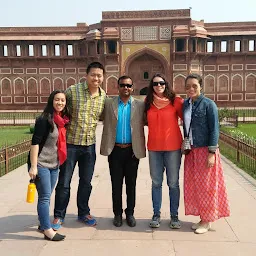 Taj Mahal Tour Guide Family Group