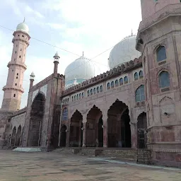 Taj ul Masjid