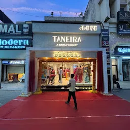 Taneira Sarees (Hazratganj, Lucknow)