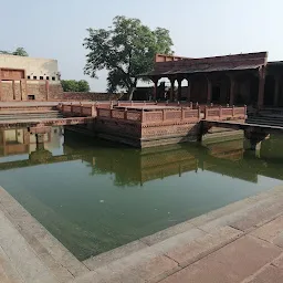 Tansen Chabutra (Ornamental Pool)