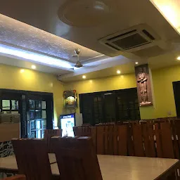 Taste King | Best Burger in Varanasi | Best Burger shop in Varanasi | Best Restaurant in Varanasi