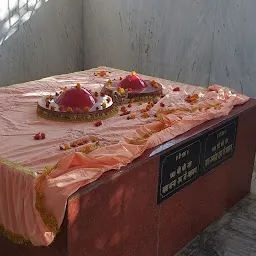 Thakur Dwara , Baba Dhanna Ram Mandir