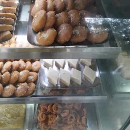 The Grand Sweets And Snacks - Chetpet