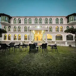The Montreal, Srinagar- Best Hotels/4 Star Hotels/Hotel Near Dal Lake/Hotel Near Mughal Garden