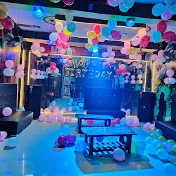 The moonlight party hall