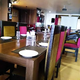 The Posh Pouf Family Restaurant - Best Family Restaurant in Alambagh | Best Multi Cuisine Restaurant In Alambagh Lucknow ||