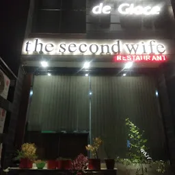 the second wife Restaurant