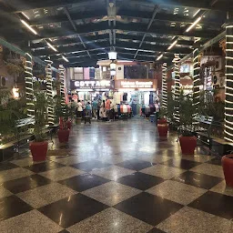 The Shopping Mall, Arjun marg