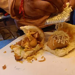 The vadapav ministry