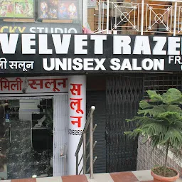 The VELVET RAZER Salon