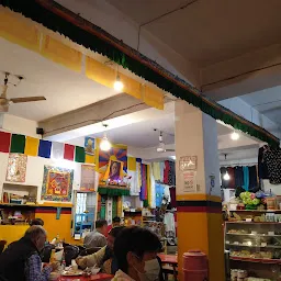 Tibet Om Cafe (Vegetarian and vegan friendly)
