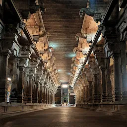 Tiruvanaikovil Arulmigu Jambukeswarar Akilandeswari Temple