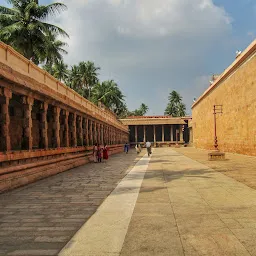 Tiruvanaikovil Arulmigu Jambukeswarar Akilandeswari Temple