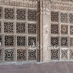 Tomb of Muhammad Begada محمد بگڑا کا قبر