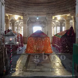 Tomb of Muhammad Begada محمد بگڑا کا قبر