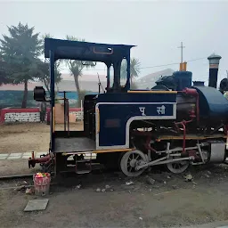 Toy Train - Darjeeling Himalayan Railways