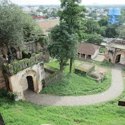 Trinethreshwar Mahadev kila gate ke pass