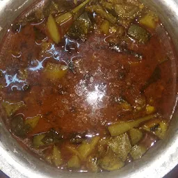 तर्री & Curry (Propritor Gurukrupa)