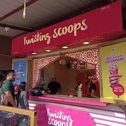 Twisting scoops