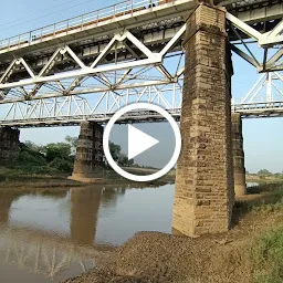Under Bridge (Fatak Bahar), Under Railway Track