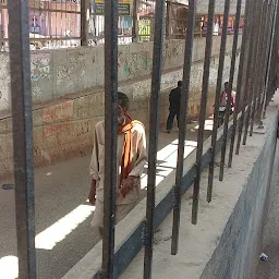 Under Bridge (Fatak Bahar), Under Railway Track