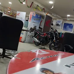 Universal Honda Showroom