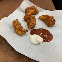 URBAN MOMOS