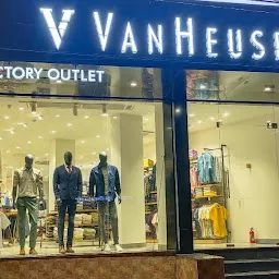 VAN HEUSEN