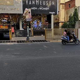 Van Heusen Store