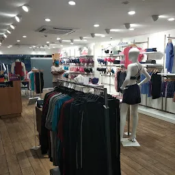 VanHeusen Innerwear & Athleisure Store Pattom