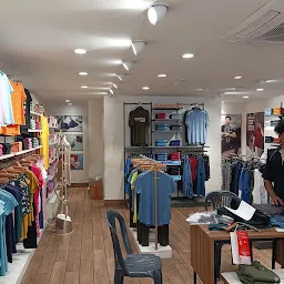 VanHeusen Innerwear & Athleisure Store Pattom