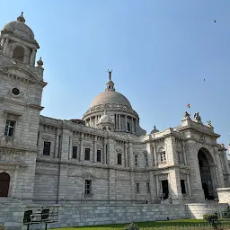 Victoria Memorial Western Pond