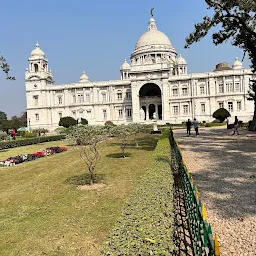 Victoria Memorial Western Pond